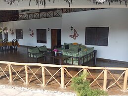 Queen K Cottages At Chrystal Homes