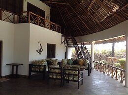 Queen K Cottages At Chrystal Homes