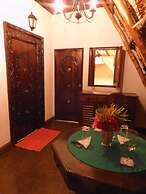 Queen K Cottages At Chrystal Homes