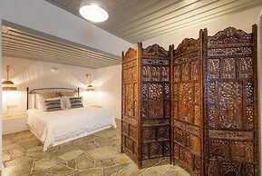 Lighthouse Hotel