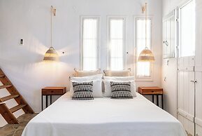 Lighthouse Hotel