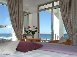 Diaz 15 House on the Bay