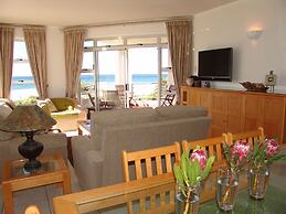 Diaz 15 House on the Bay