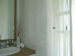 Diaz 15 House on the Bay