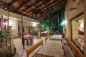 Anatolia Raymonde Cave House