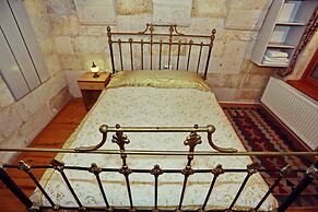 Anatolia Raymonde Cave House