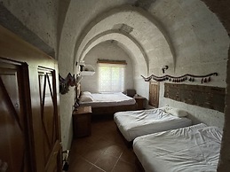 Anatolia Raymonde Cave House