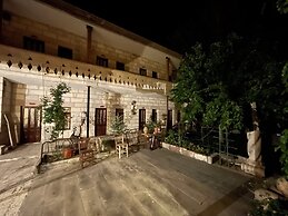 Anatolia Raymonde Cave House