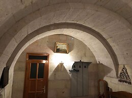 Anatolia Raymonde Cave House