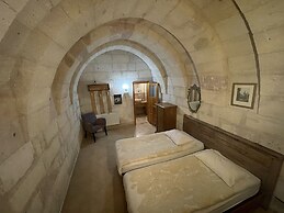 Anatolia Raymonde Cave House