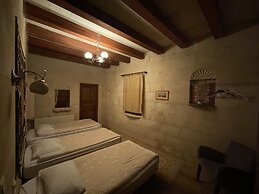 Anatolia Raymonde Cave House