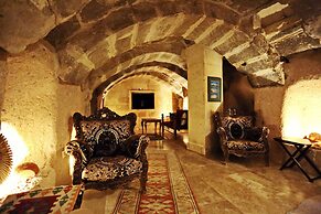 Anatolia Raymonde Cave House