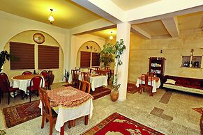 Anatolia Raymonde Cave House