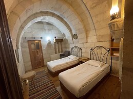 Anatolia Raymonde Cave House