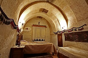 Anatolia Raymonde Cave House