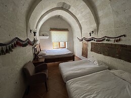 Anatolia Raymonde Cave House