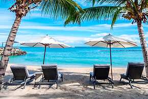 Hodges Bay Resort & Spa, an HQ Luxury Resort & Residences