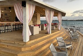 Hodges Bay Resort & Spa, an HQ Luxury Resort & Residences