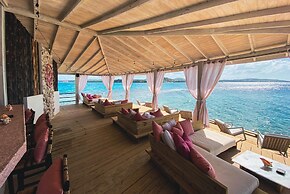 Hodges Bay Resort & Spa, an HQ Luxury Resort & Residences