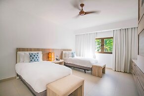 Hodges Bay Resort & Spa, an HQ Luxury Resort & Residences