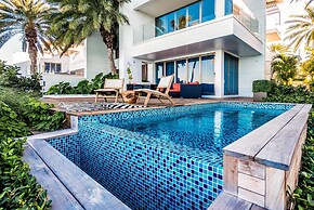 Hodges Bay Resort & Spa, an HQ Luxury Resort & Residences