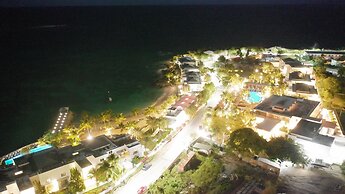 Hodges Bay Resort & Spa, an HQ Luxury Resort & Residences