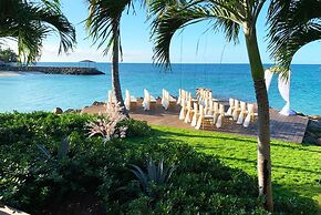 Hodges Bay Resort & Spa, an HQ Luxury Resort & Residences