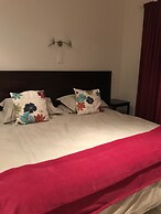 VJ's Guesthouse and Restaurant