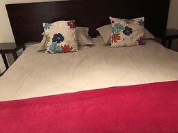 VJ's Guesthouse and Restaurant