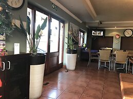 VJ's Guesthouse and Restaurant