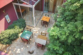 L'isola Guesthouse - Adults Only