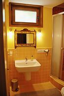 L'isola Guesthouse - Adults Only