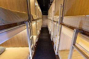 Capsule Hotel 47 Nebo