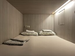 Capsule Hotel 47 Nebo