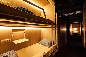 Capsule Hotel 47 Nebo