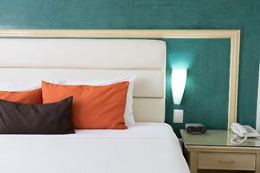 Hoteles Piedra Alta by De Los Perez