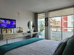 PLAZA FOCH Area - APARTMENTS with Balcony