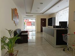 PLAZA FOCH Area - APARTMENTS with Balcony