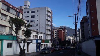 PLAZA FOCH Area - APARTMENTS with Balcony