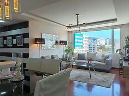 PLAZA FOCH Area - APARTMENTS with Balcony