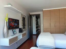 PLAZA FOCH Area - APARTMENTS with Balcony