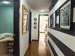 PLAZA FOCH Area - APARTMENTS with Balcony