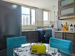 PLAZA FOCH Area - APARTMENTS with Balcony