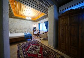 ShoeString Stone House