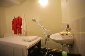 Mowicribs Hotel & Spa