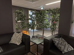 The Rooms Airport - 20Rooms