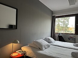 The Rooms Airport - 20Rooms