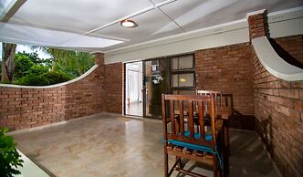 Dzimbahwe Guest Lodge