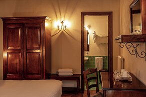 Borgotufi Albergo Diffuso