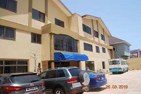 Ampomaah Hotel